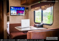 低端MPV成了屋顶上的帐篷。车内充满了