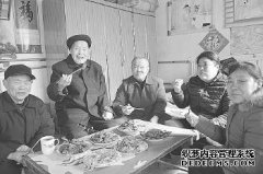 吃和享受“东北冷冻梨”，热水会溢出