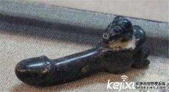 女性的三个旧个人物品，一个为我自己