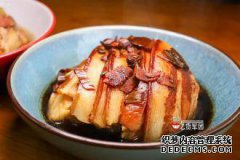 学习制作一碗肉，简单而准备好，在餐