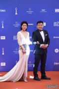 尹涛在此次活动中拍照，网友：大而大