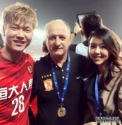 朴志水在广州恒大登场亮相，金英泉很