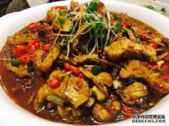 推荐菜：大蒜鱼头煲，啤酒香味猪肉，