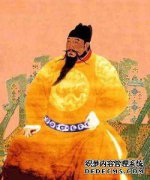 皇帝在宴会上倒塌，这位英雄帮助了他