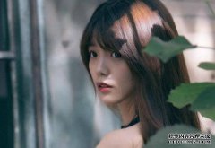 米娜：14岁时，她答应母亲未来的改变。