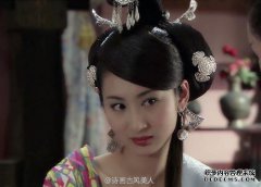 这两个人扮演着流行的“他们的祖国的