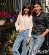 钟丽珍出现在机场，她72岁的母亲很普遍