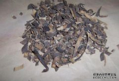包含一个木制大师。红色，绿色，蓝色