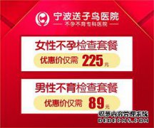 大女孩爬上了轿车，但是为什么第一个