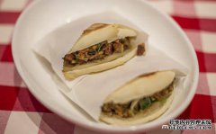如何在南京制作著名的豆腐什锦小吃→