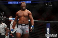 [新闻]UFC 239“小菊” vs“钢铁战士”，